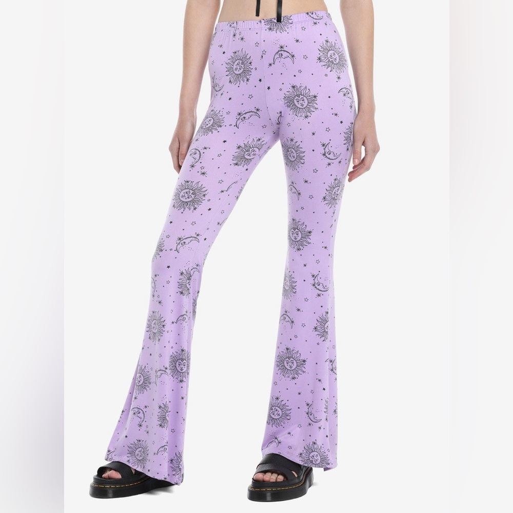 Hot topic Plus size Purple celestial leggings